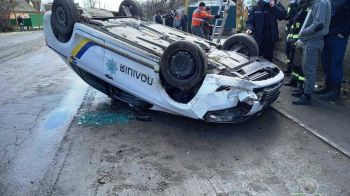 У місті Пологи, що на Запоріжжі в ДТП потрапила поліцейська машина