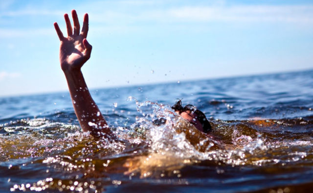 В Киеве в озере на Нивках утонул 21-летний парень