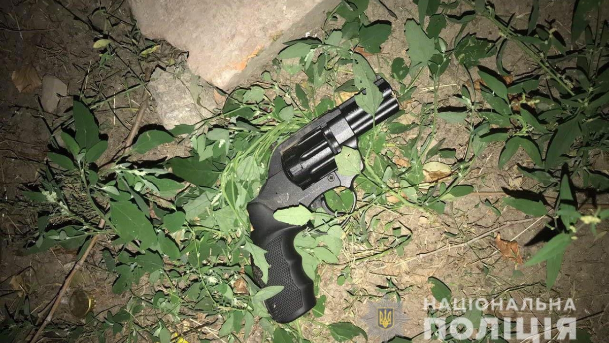 В Днепре в мужчину выстрелили и отобрали сумку