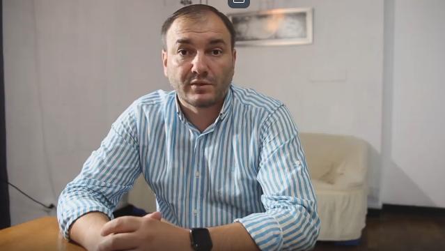Под Киевом секретарь горсовета избил переселенца прямо в мэрии