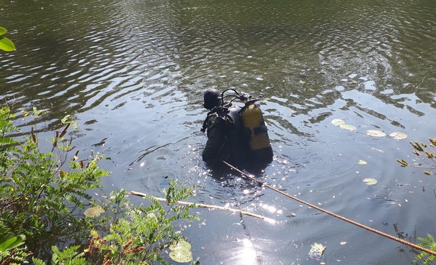 В Києві з озера водолази дістали тіло чоловіка
