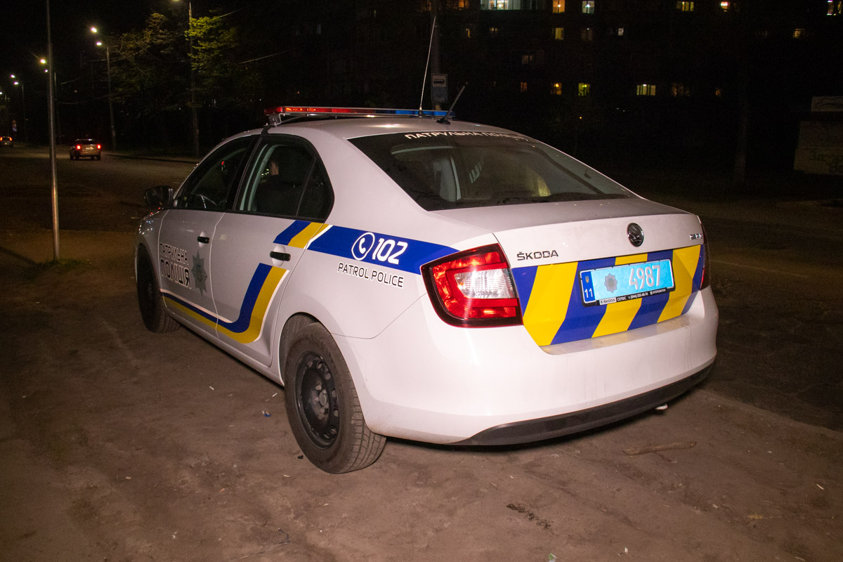 В Киеве ночью на Троещине мужчина получил пулю в ногу