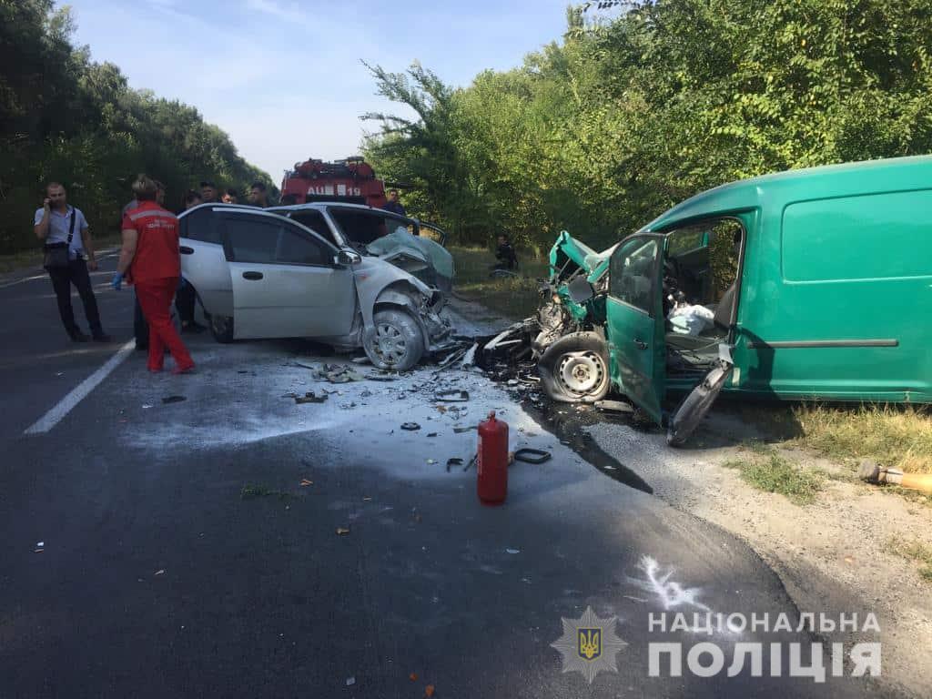 Под Киевом Chevrolet влетел в Volkswagen и загорелся: погибли три человека. Видео с места аварии
