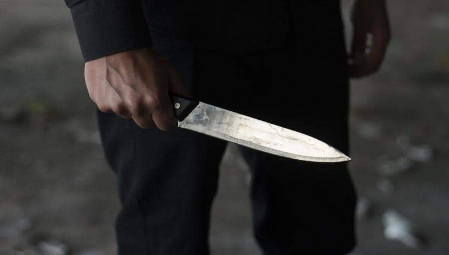 На Кіровоградщині чоловік встромив собі у груди кухонний ніж