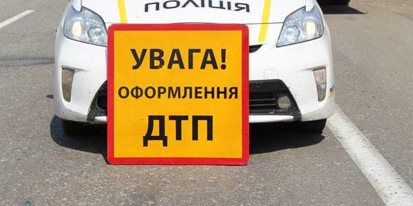 В Чернігівській області трапилося серйозне ДТП за участі 2 автомобілів. Відео