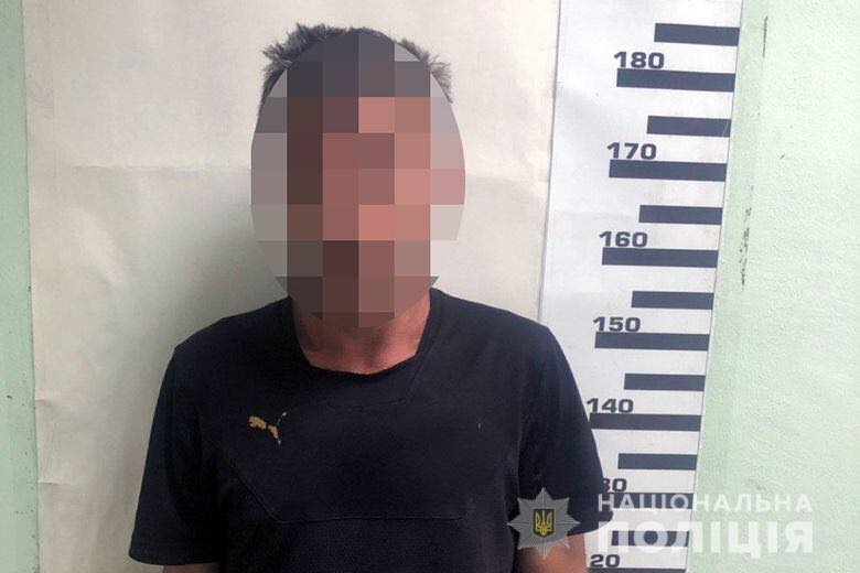 У Києві оперативники затримали чоловіка за підозрою у вчиненні грабежу