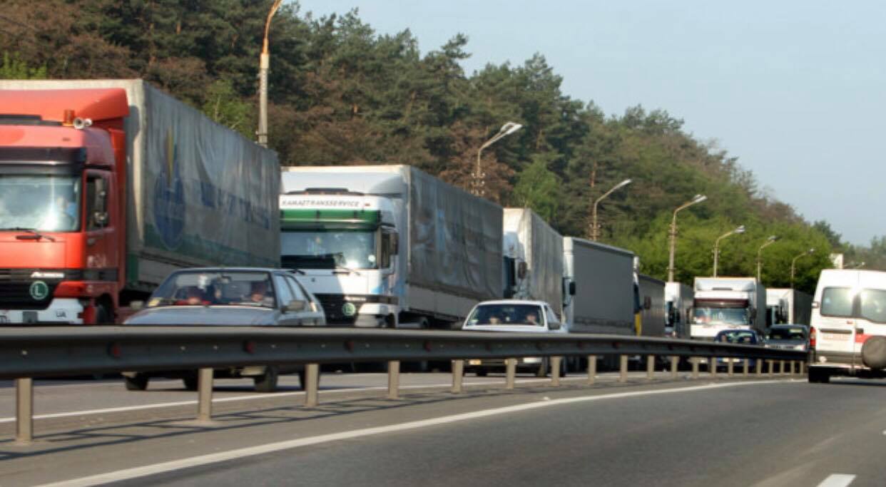 В Киеве ограничили въезд грузового транспорта: подробости