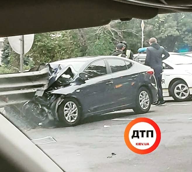 На виїзді з Києва сталася смертельна аварія за участю легкового автомобіля Hyundai