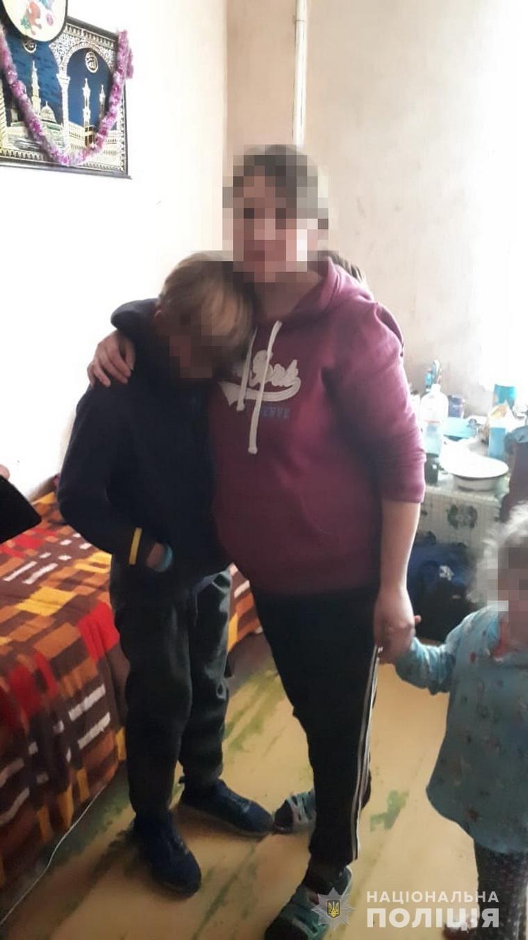 На Луганщині поліцейські вмовили 12-річного хлопця не стрибати з балкону
