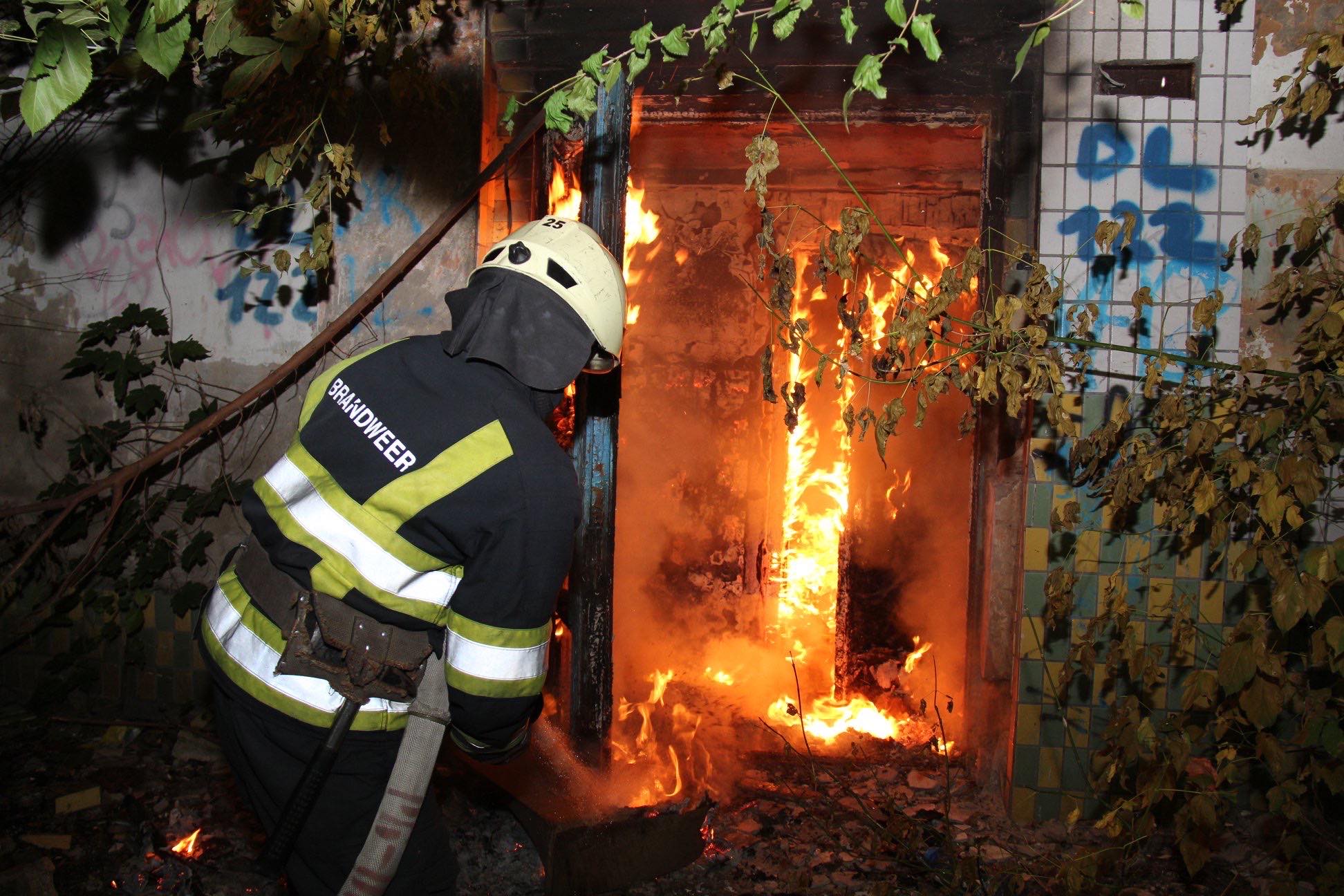 Впродовж минулого тижня вогнеборці ліквідували 131 пожежу, врятували 2 людини