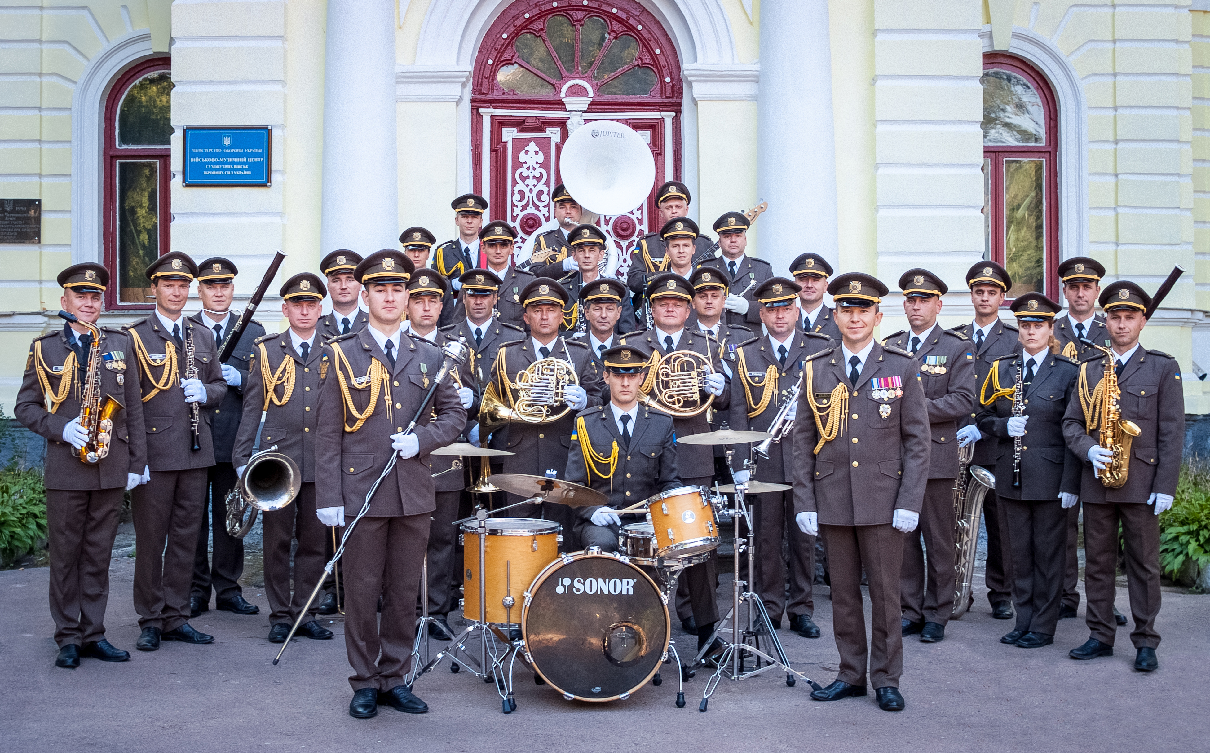 На барабани й марокаси грошей вистачило: Президентський полк витратив 6 млн на інструменти для оркестру