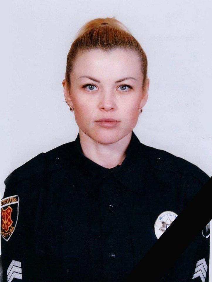 Сьогодні під час виконання службових обов'язків у страшній ДТП загинула 35-річна патрульна поліцейська Марина Фетч