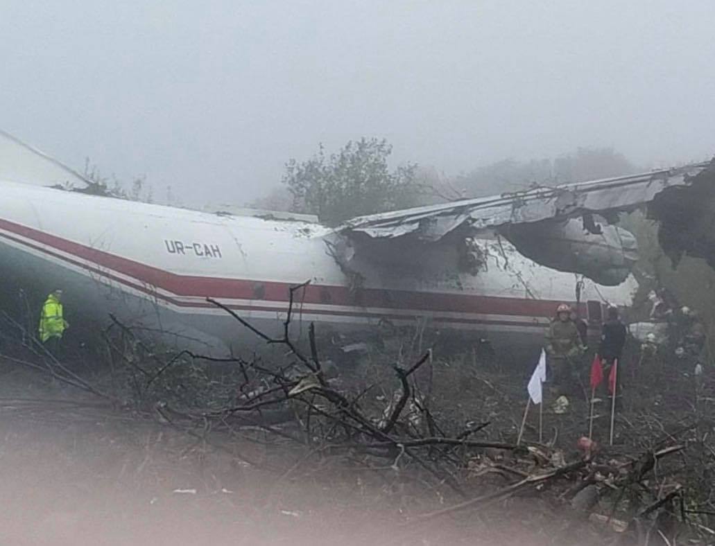 Оперативна інформація щодо аварійної посадки літака Ан-12 поблизу м. Львів