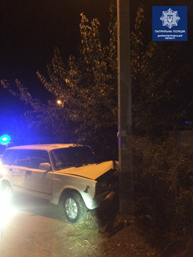 В Днепре пьяный водитель ВАЗ попал в ДТП, пытаясь скрыться от полиции