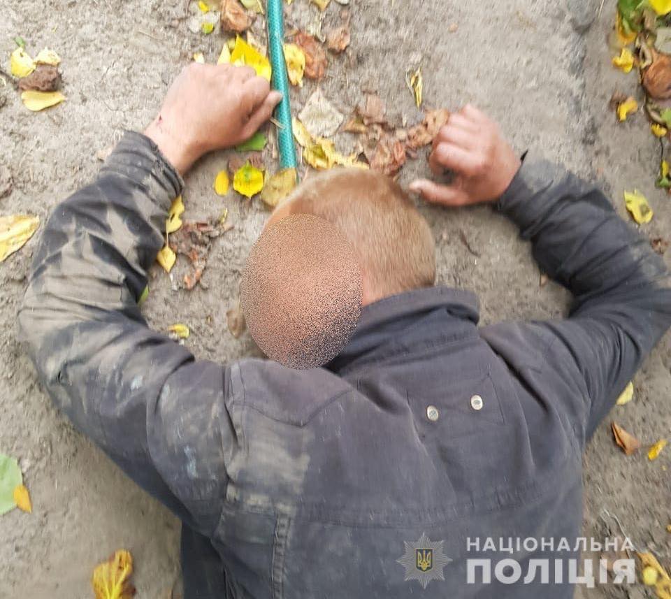 Поліція Київщини затримала чоловіка за підозрою у зґвалтуванні доньки