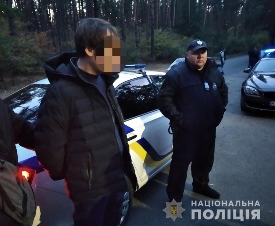 Под Киевом мужчина похитил бывшую девушку и хотел «поговорить» с ней в поле