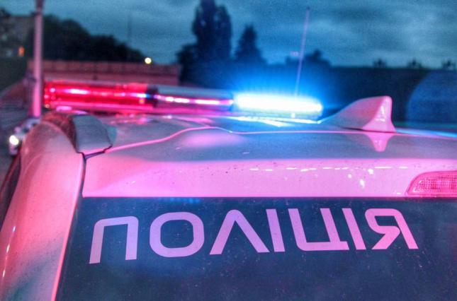 В Киеве двое мужчин подстрелили человека на трамвайной остановке и скрылись на черной Toyota Camry: введен план «Сирена»