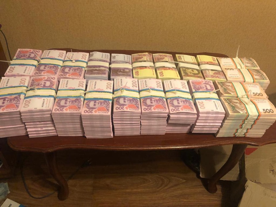 В Киеве парень хранил дома семь миллионов фальшивых гривен