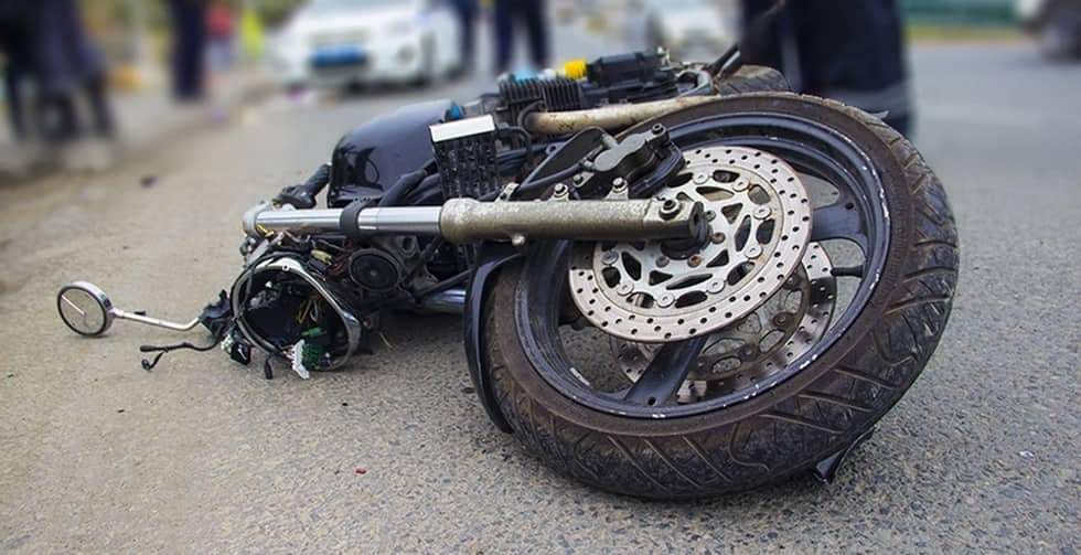 На Львівщині неповнолітній нетверезий мотоцикліст скоїв наїзд на пішохода: троє постраждало