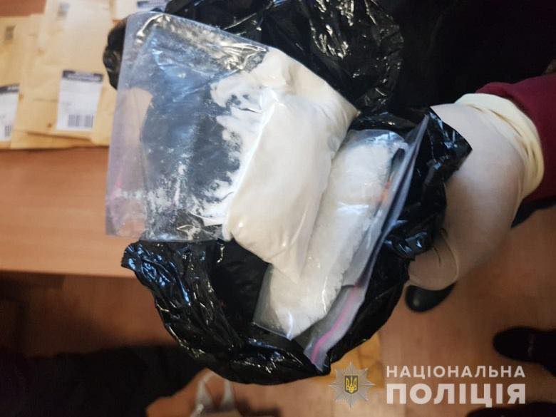 У Києві поліція вилучила у чоловіка наркотики на суму понад 10 мільйонів гривень 