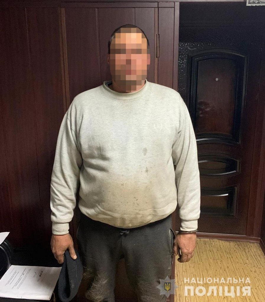На Дніпропетровщині поліцейські затримали чоловіка, який підозрюється у зґвалтуванні 13-річної дівчини