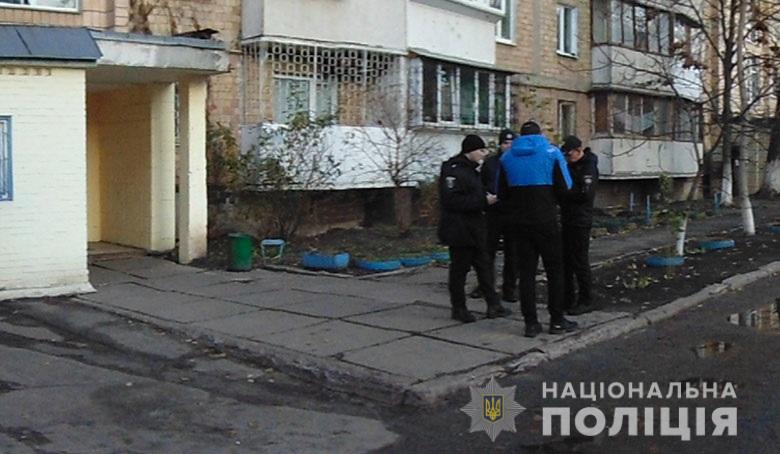 У Києві оперативники затримали молодика за розбійний напад на кур’єра
