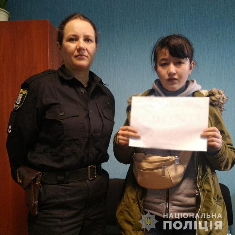 В Киеве 17-летняя девочка ушла из дома и неделю жила в подъездах ради возможности покурить