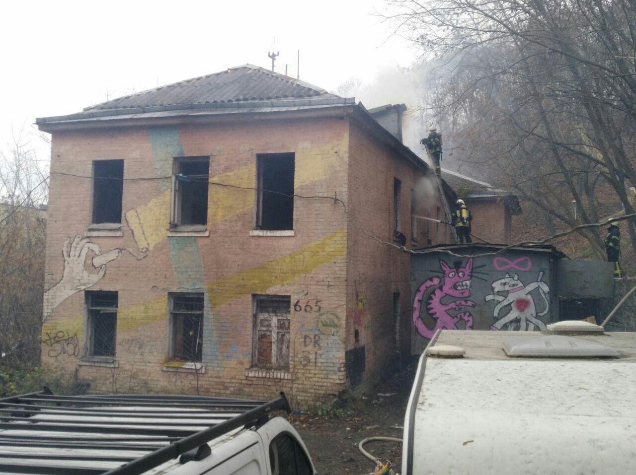 Рятувальники ліквідували пожежу у відселеній будівлі