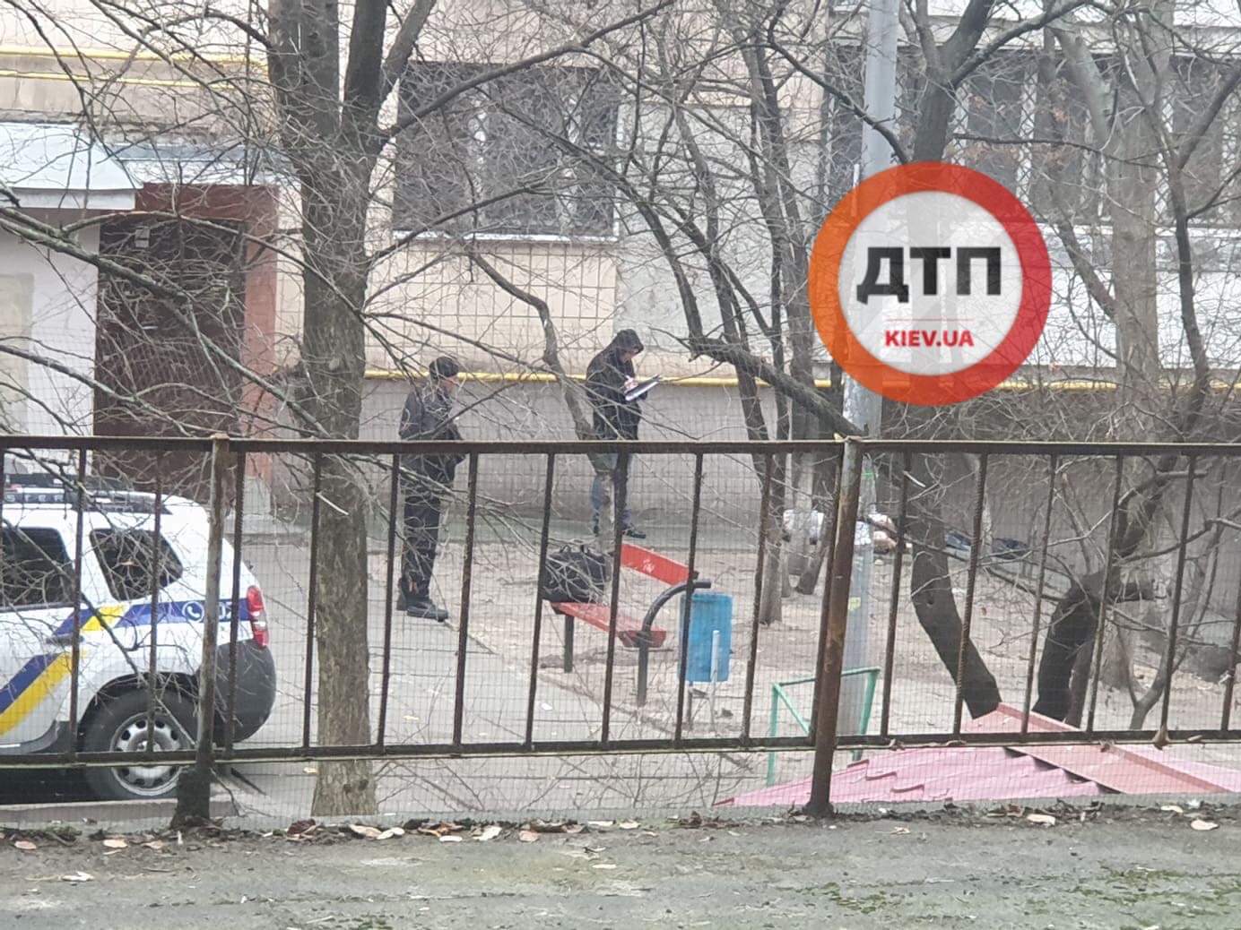 В Киеве на улице Юрия Ильенко обнаружен труп мужчины