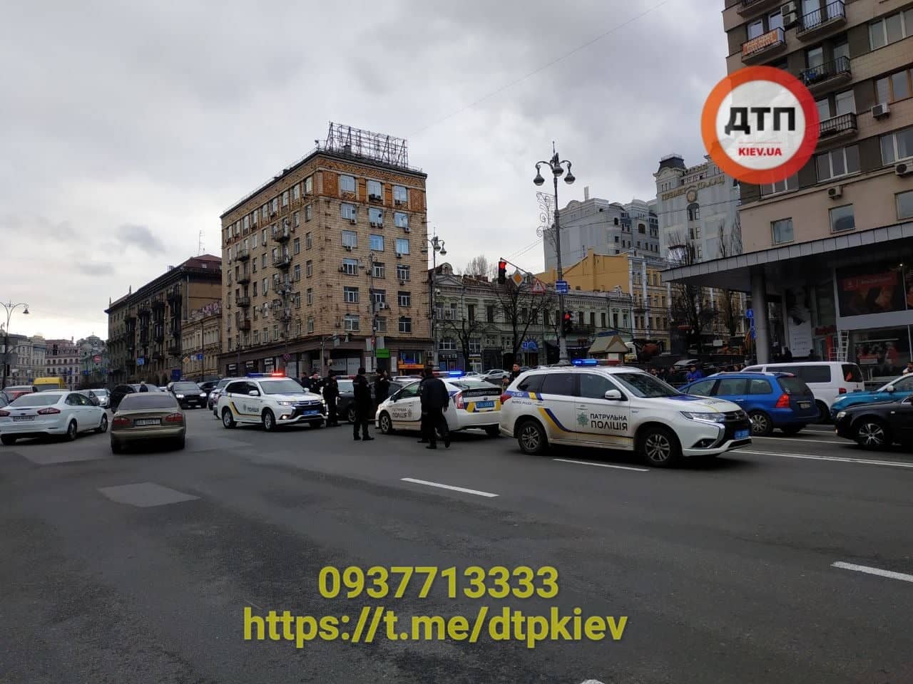 Задержание и ДТП с патрульными в центре Киева: полное видео погони за Mazda без номеров