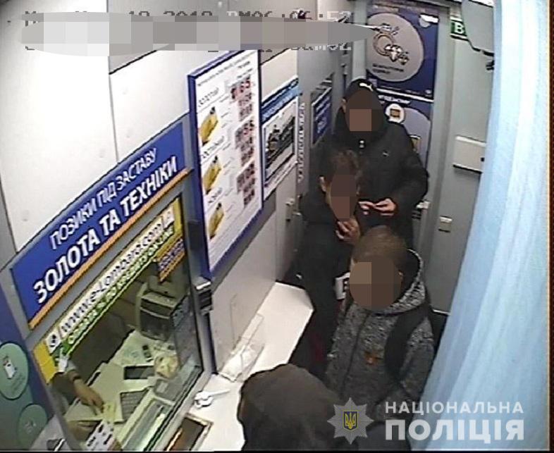 У Києві правоохоронці розшукали молодиків, які пограбували неповнолітнього 