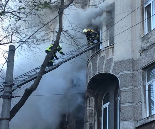 Пожежу у коледжі в Одесі локалізували