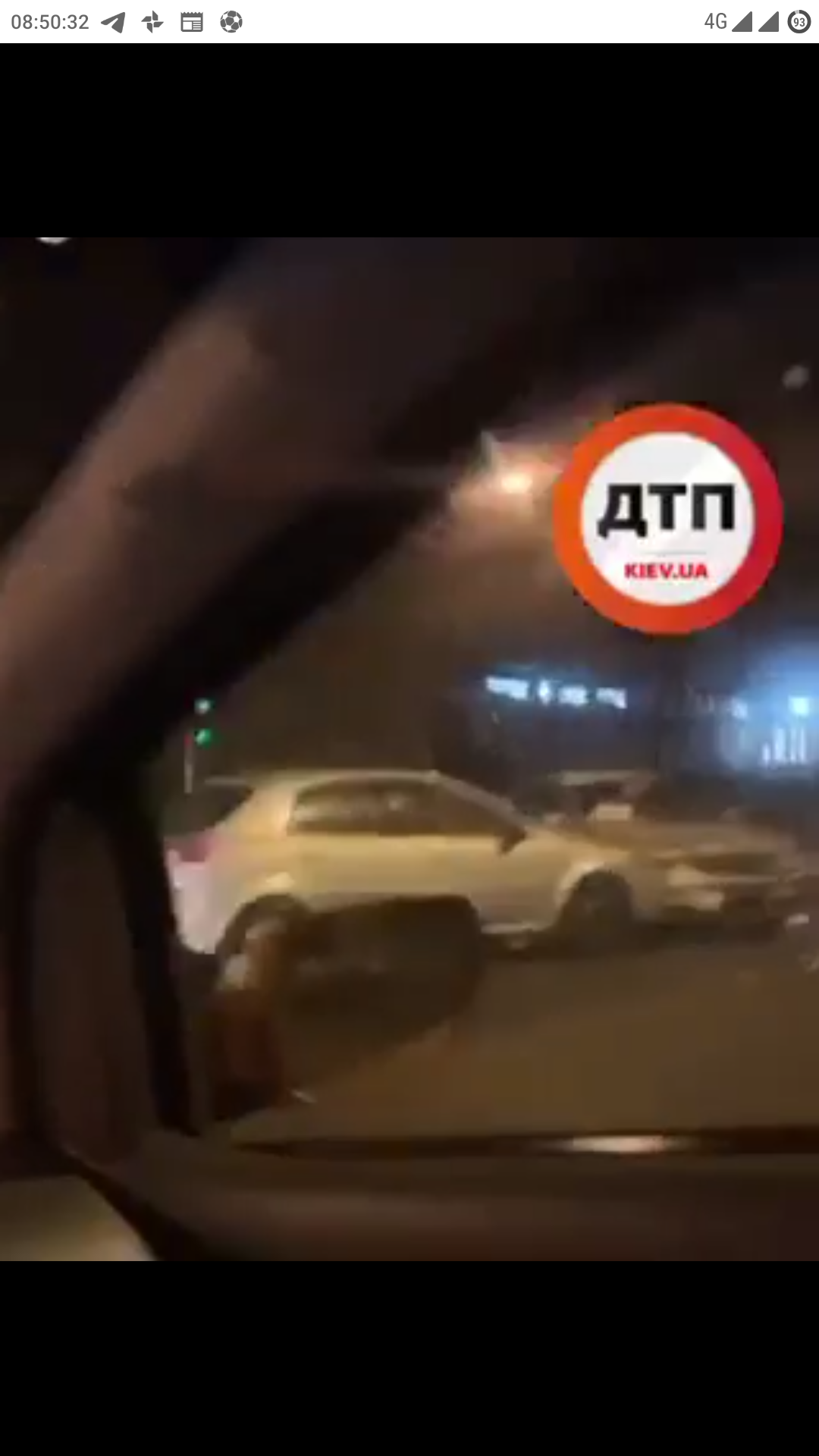 В Киеве на перекрестке улиц Льва Толстого и Владимирской произошло ДТП с участием двух легковушек