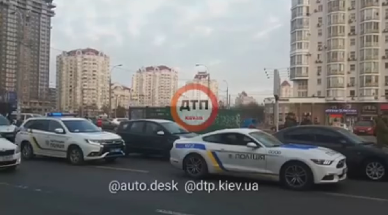 В Киеве полиция помешала снять пранк с участием "патрульного" Ford Mustang. Видео