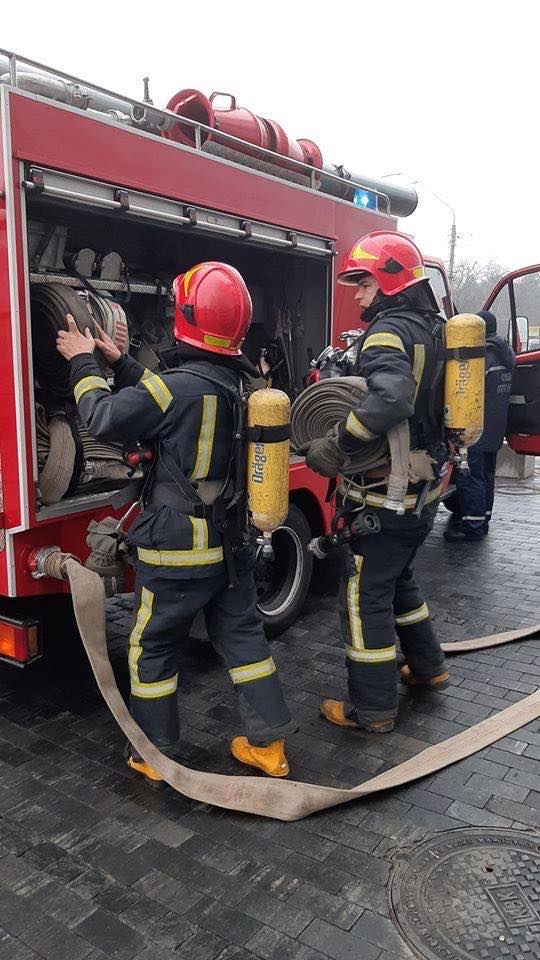 У Києві рятувальники ліквідували пожежу в квартирі