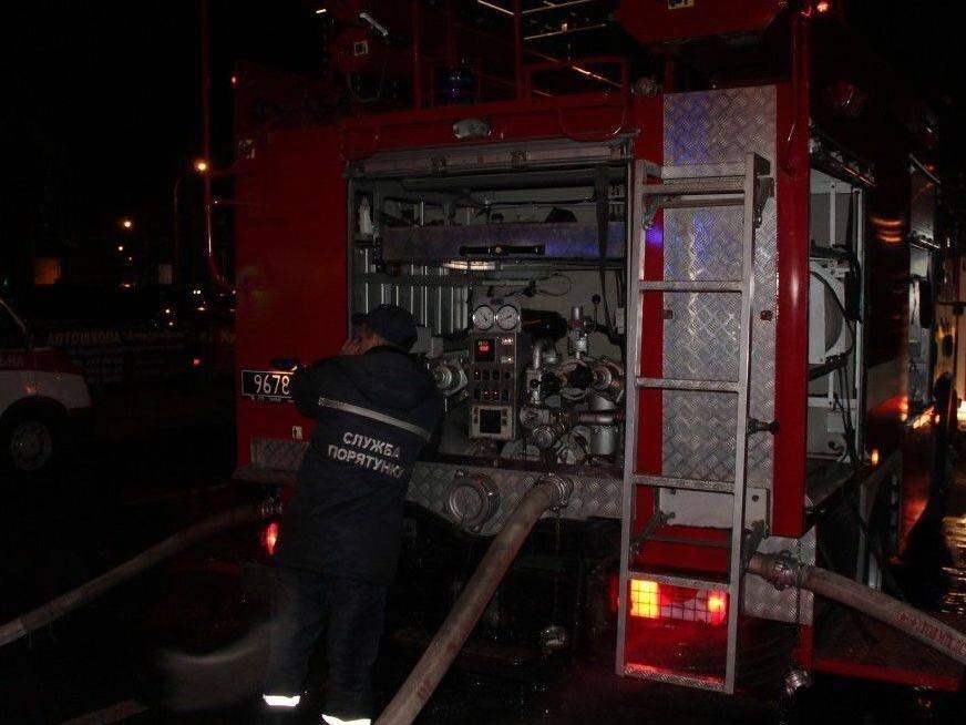 Столичні рятувальники ліквідували пожежу в кіоску