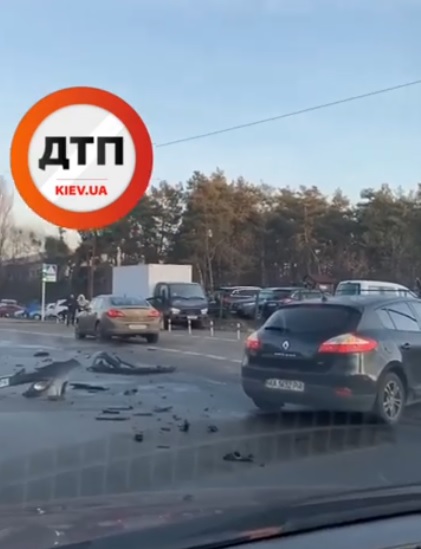 В Киеве на Лесном массиве произошло ДТП с участием автомобилей Renault и Hyundai