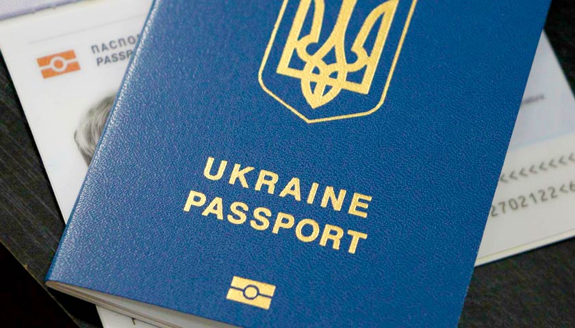 Украинцы смогут выезжать в Россию только по загранпаспортам