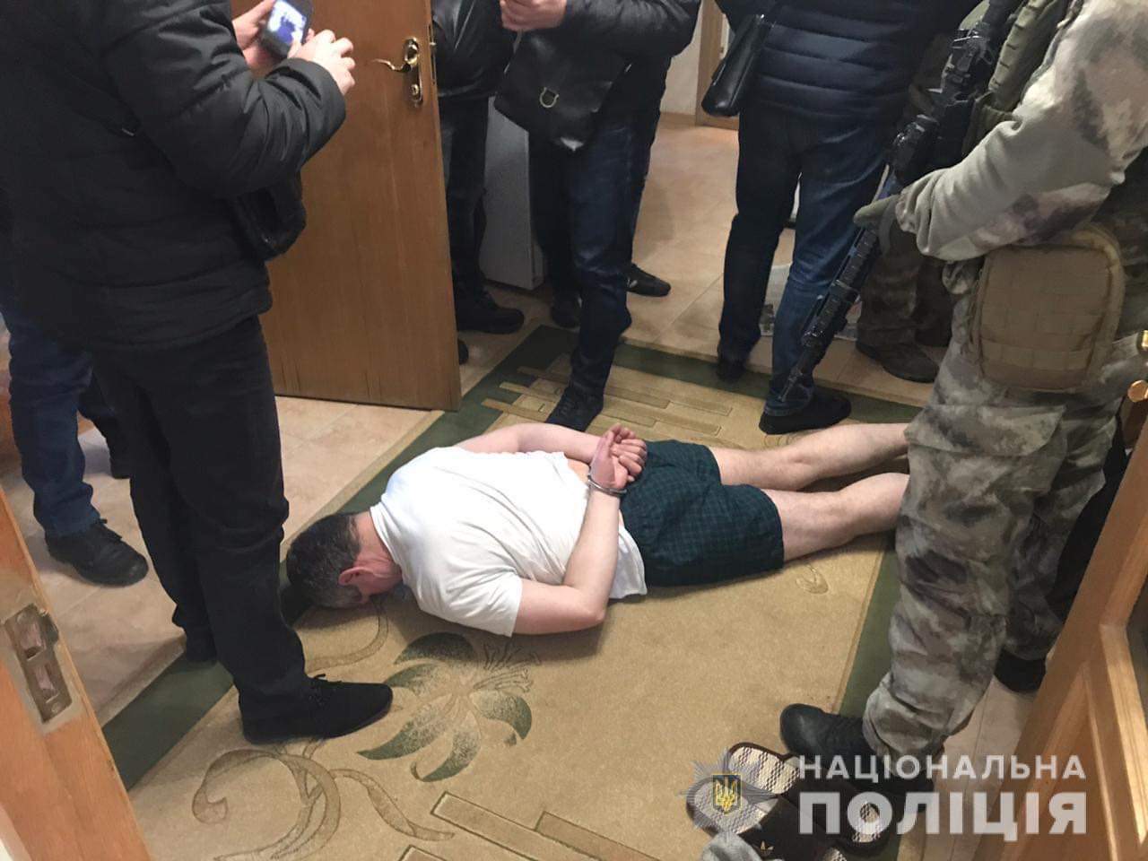 Поліцейські затримали чоловіка, який пошкодив гранатою майно підприємця на Васильківщині