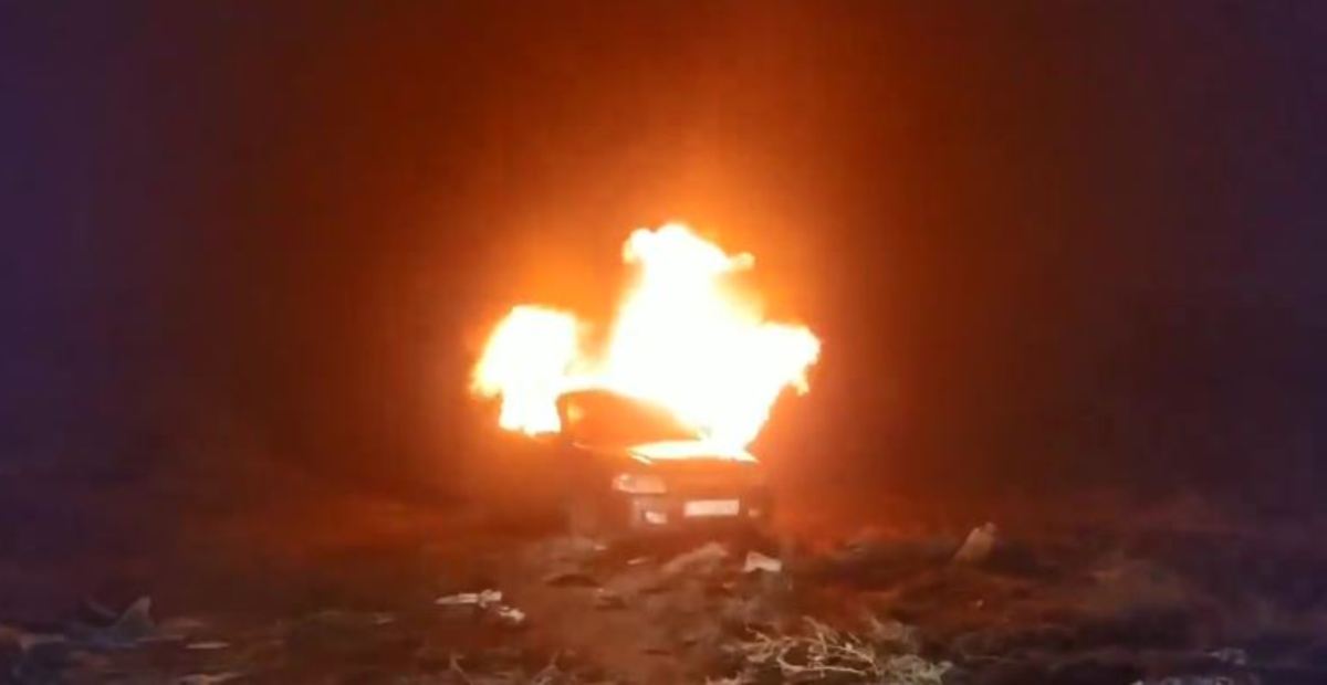 Женщина записала видеообращение к Зеленскому и сожгла свой автомобиль