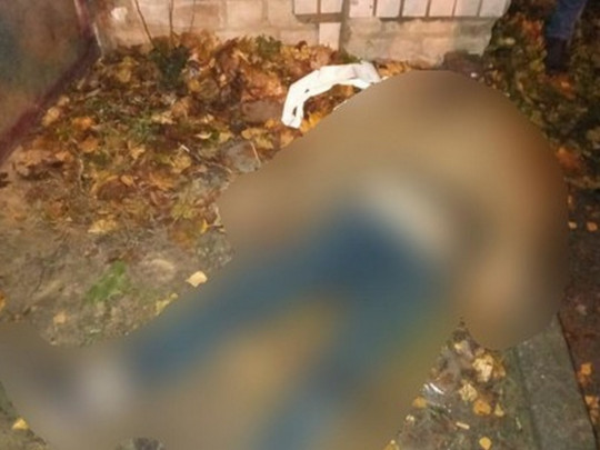 В Киеве посреди парка нашли зарезанного парня