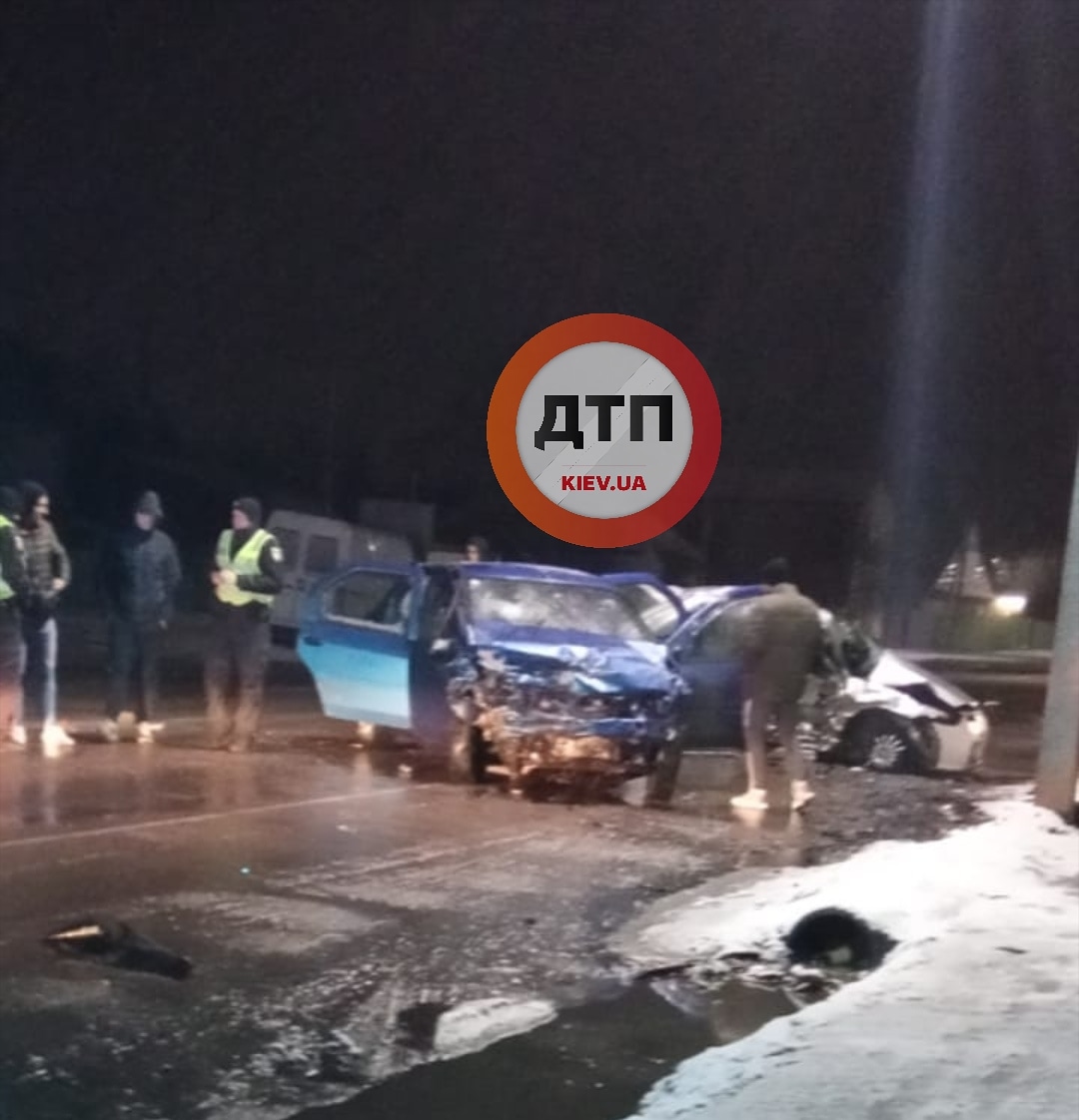 Под Киевом в Новых Петровцах произошло смертельное ДТП с участием двух легковых автомобилей