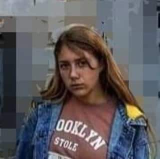 Под Киевом пропала 15-летняя девушка с рыжими волосами и в синей куртке