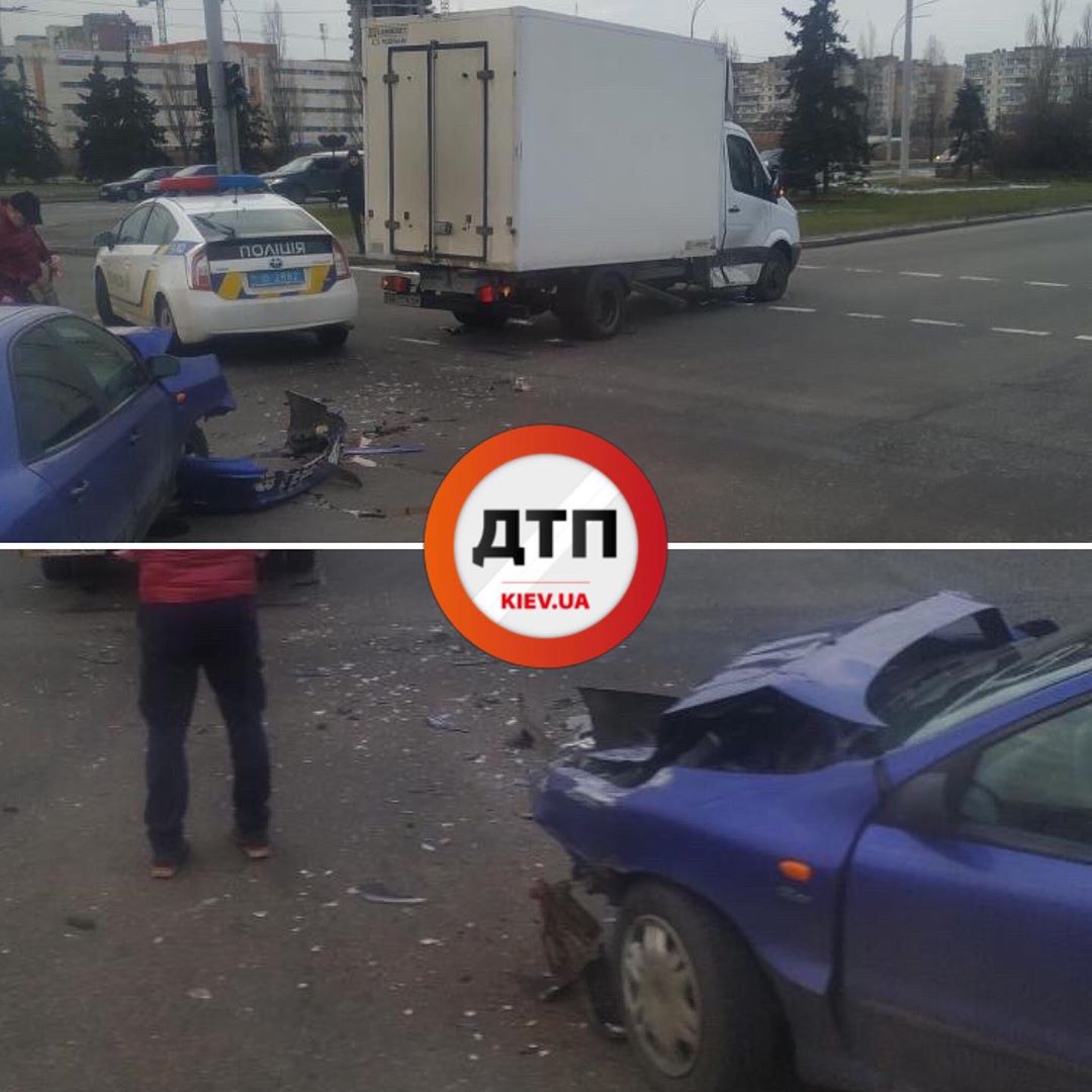 В Киеве на Троещине произошло ДТП с участием легковушки и грузовика