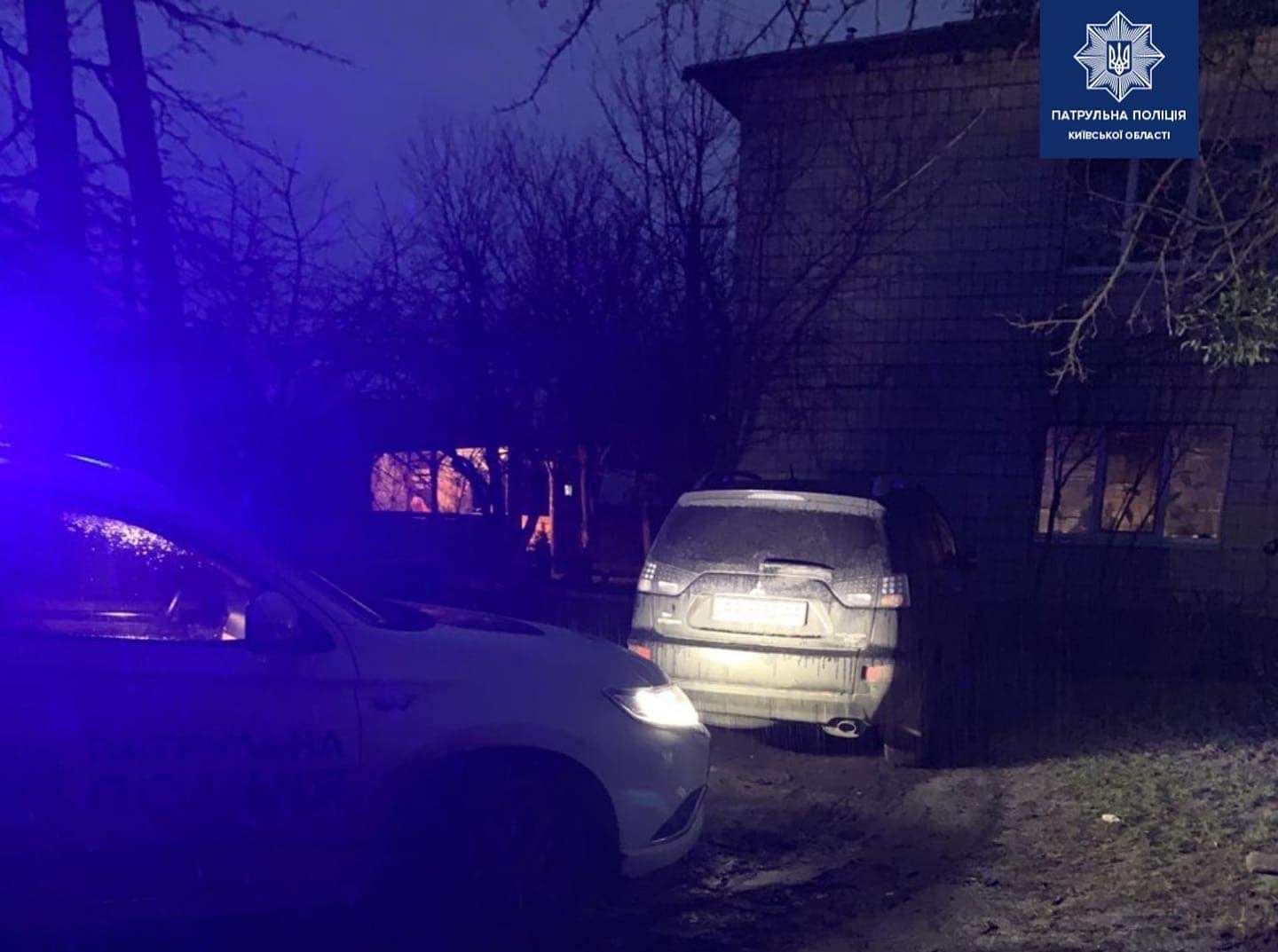 На Київщині нетверезий водій, позбавлений права керування, пропонував патрульним хабар - 300 доларів США