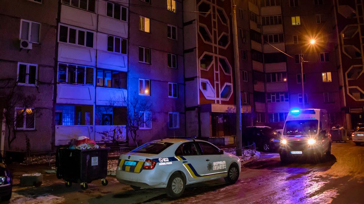 В Киеве на Троещине группа подростков забила мужчину до смерти: среди нападавших была 14-летняя девочка