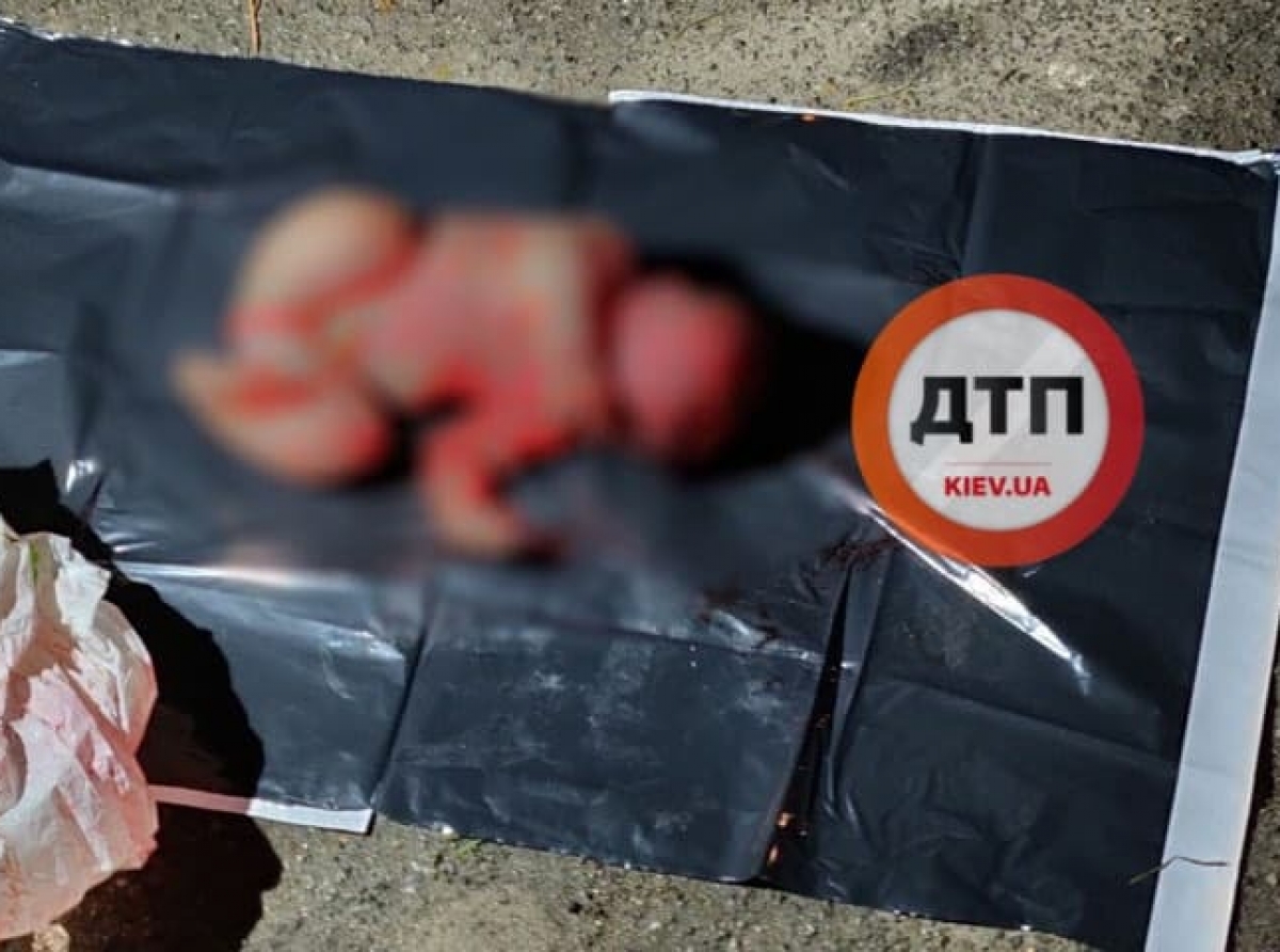 В Киеве мужчина нашел мертвого младенца в мусорном баке