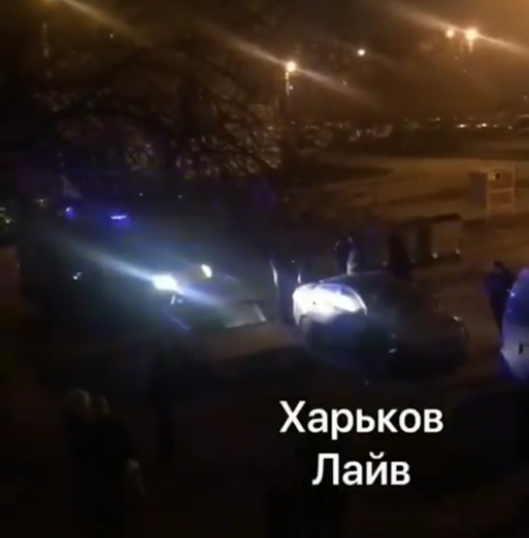 В Харькове под подъездом произошла стрельба: один человек погиб