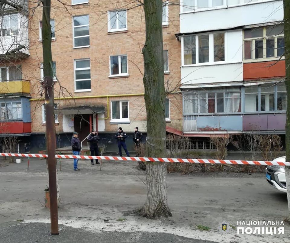 В подвале пятиэтажки под Киевом нашли тротил: около 200 жильцов эвакуировали