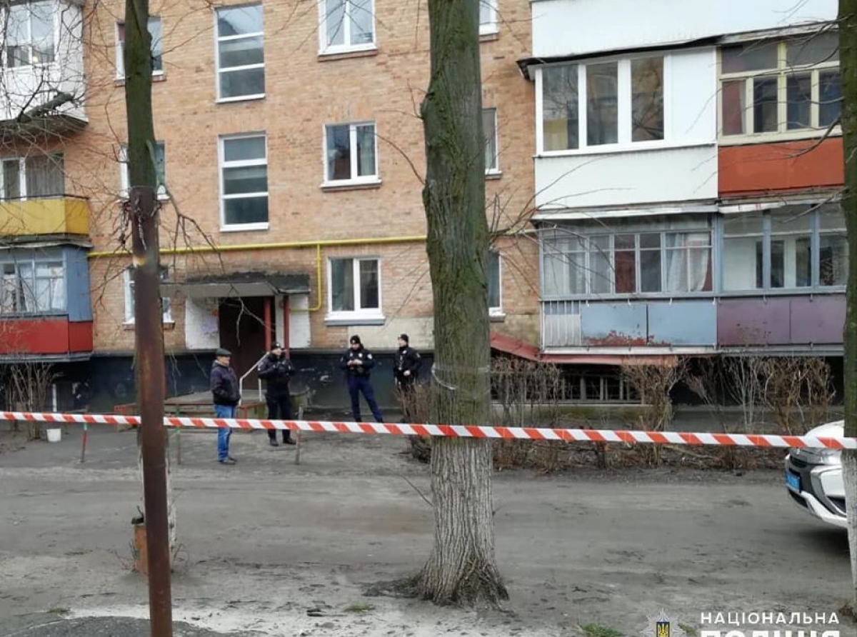 В подвале пятиэтажки под Киевом нашли тротил: около 200 жильцов эвакуировали